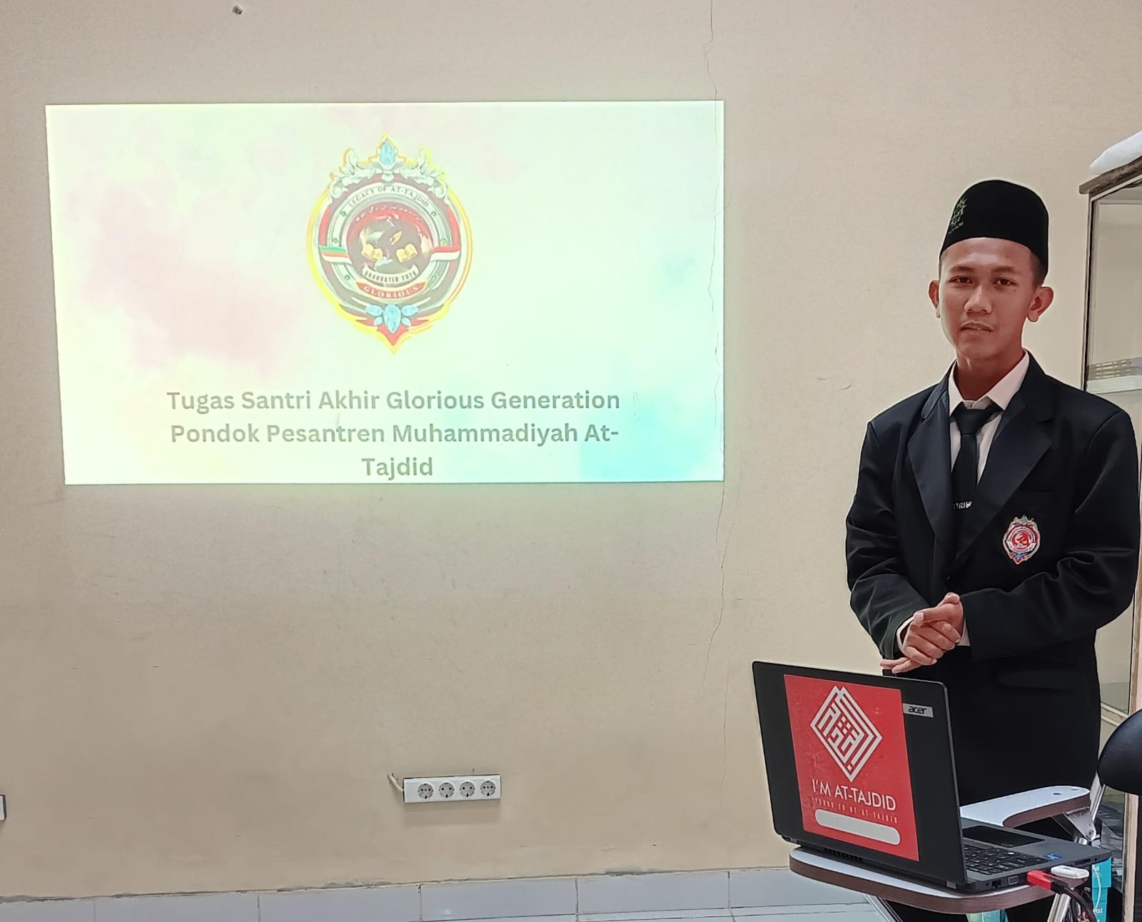 Pelaksanaan Seminar Proposal Santri Akhir Glorious Generation